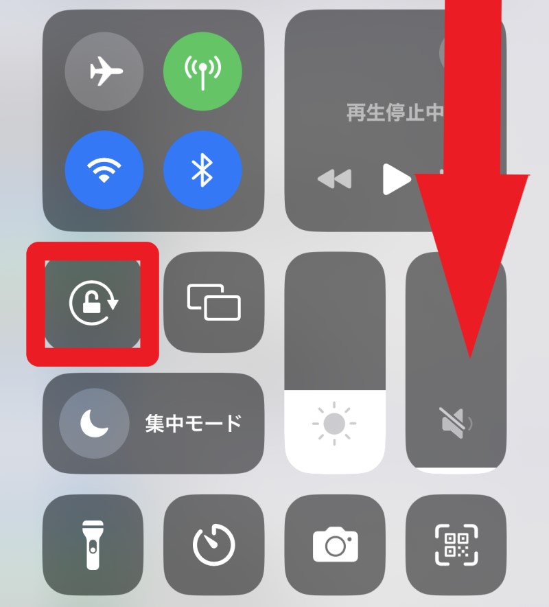 iPhoneのコントロールセンターの鍵マークをONにすることで画面回転が無効に設定できる